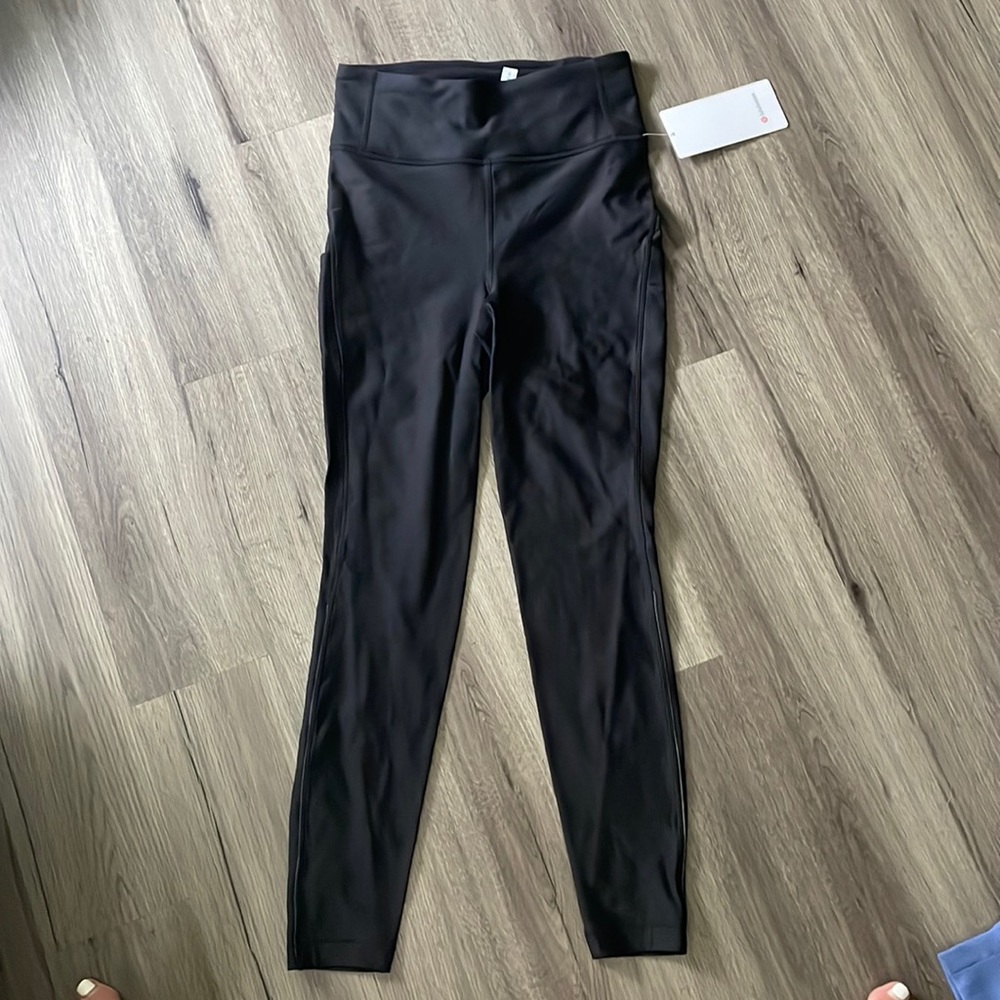 Lululemon NWT Flurry Up SHR tight 25” size 8 in black.